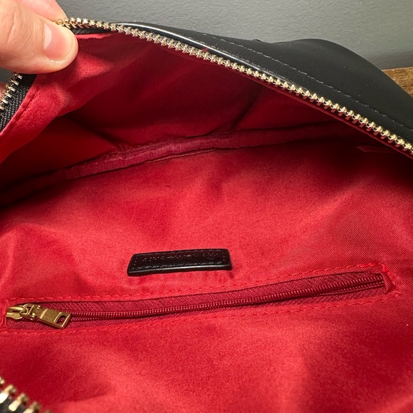 Modern and chic belt bag - Picture 9 of 11